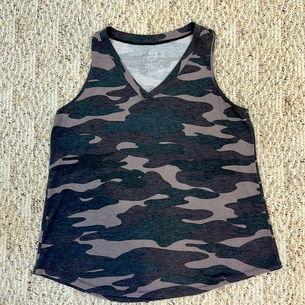 Maurices Womens size 0 sleeveless T-shirt purple Camo